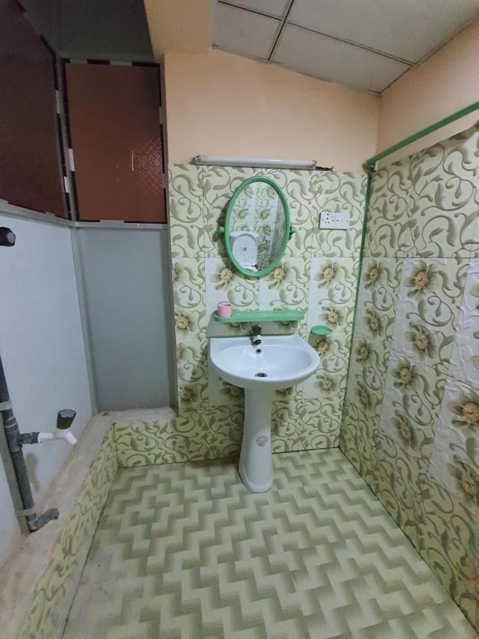 Hb Budget Rest Hotel Jaffna Eksteriør billede